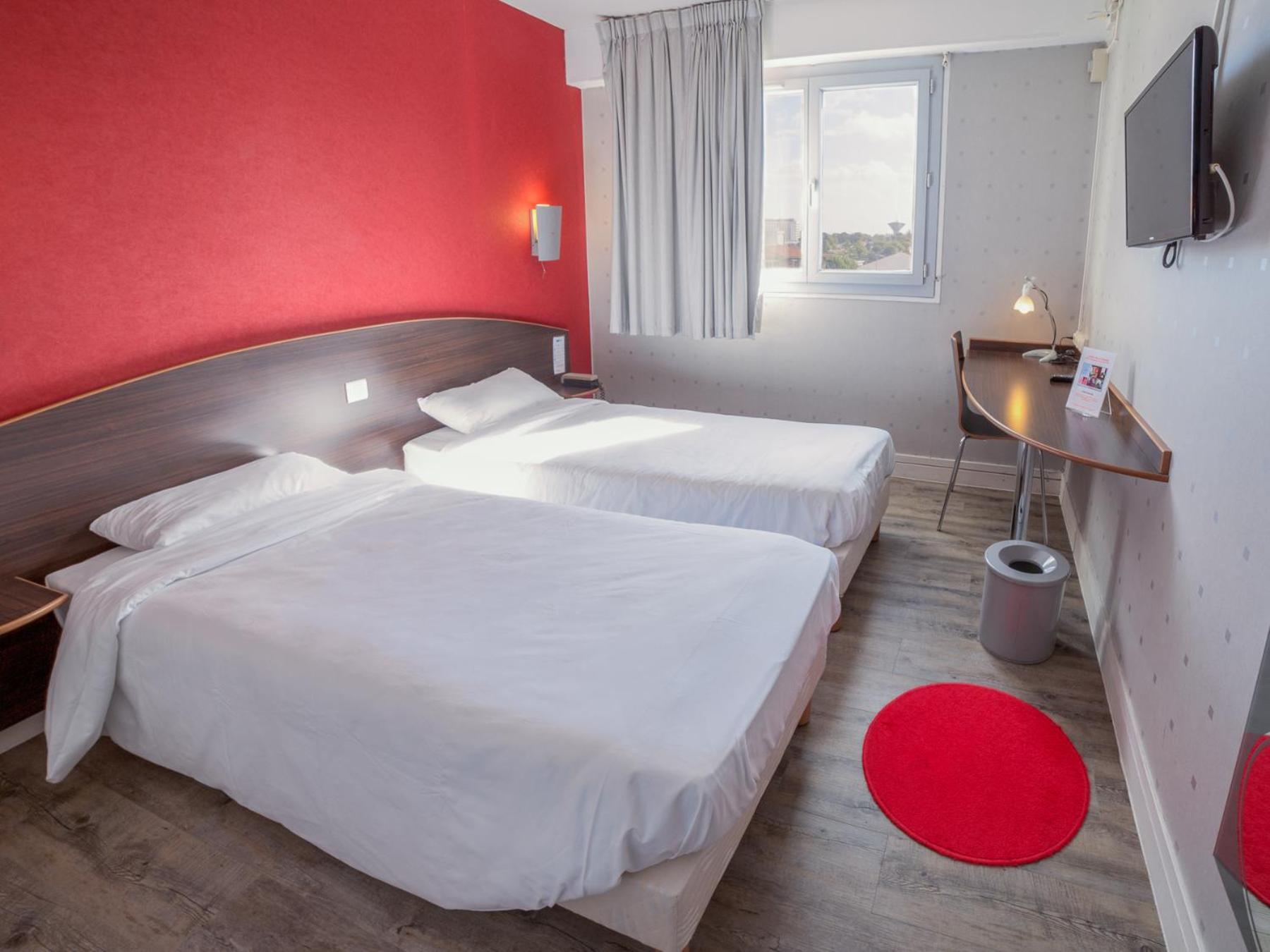 Hotel De La Vendee La Roche-sur-Yon Dış mekan fotoğraf